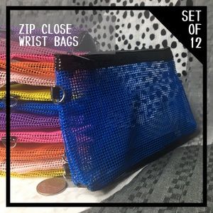 UNKNOWN • Zip Close Wrist Bag